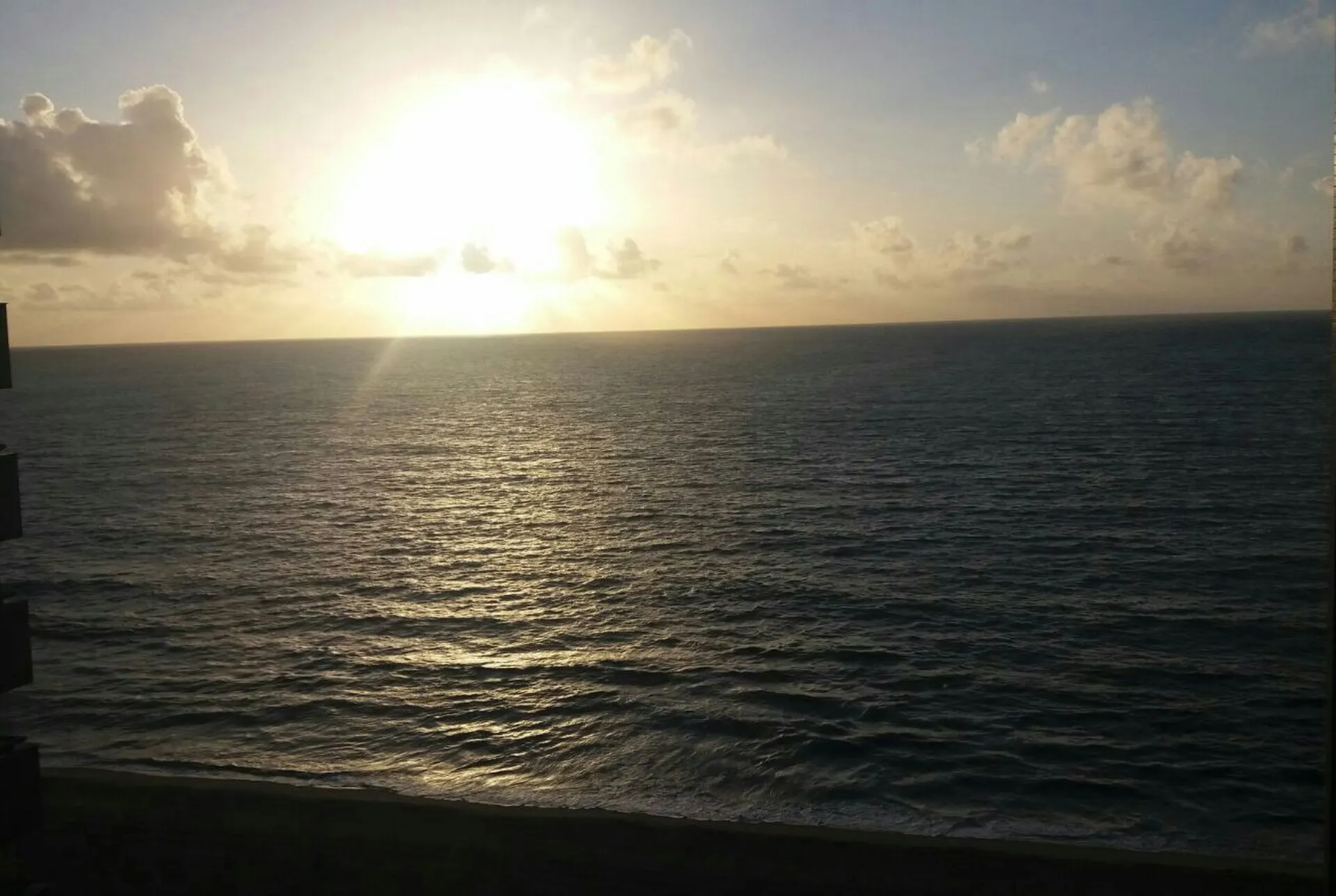 Pôr do sol sobre a água em Recife - PE